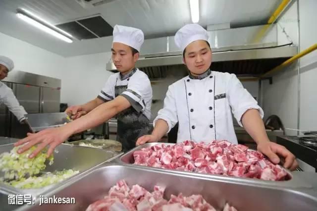 探访阅兵村的衣食住行