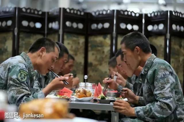 探访阅兵村的衣食住行