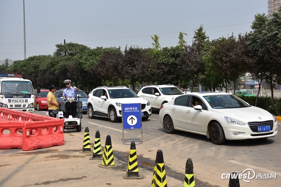 西安宜家正式开业 市民排长队(组图)