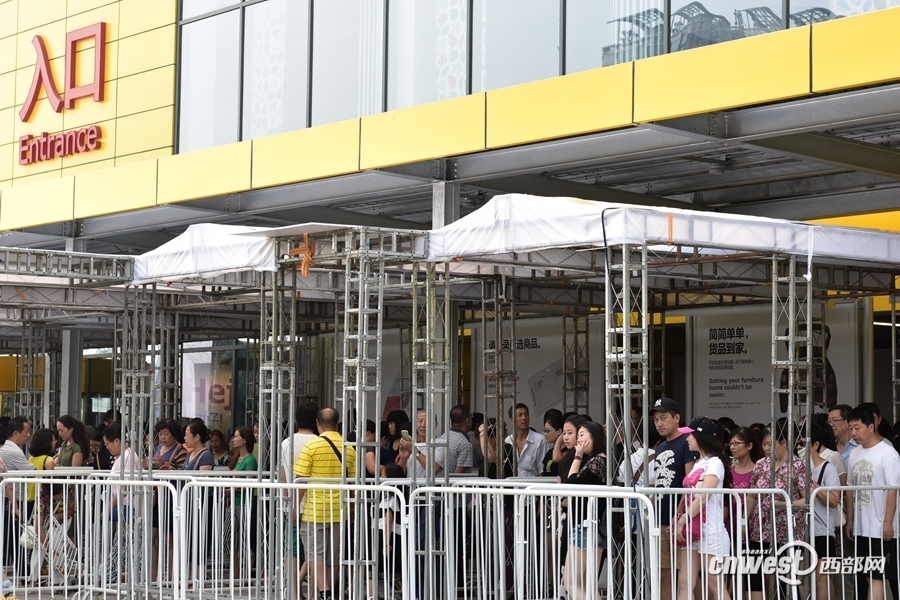 西安宜家正式开业 市民排长队(组图)