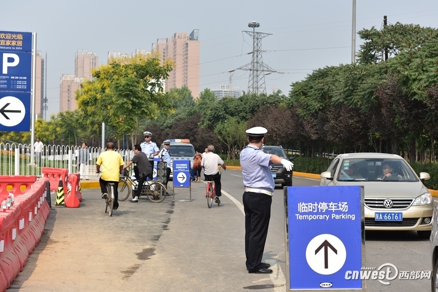 西安宜家正式开业 市民排长队(组图)
