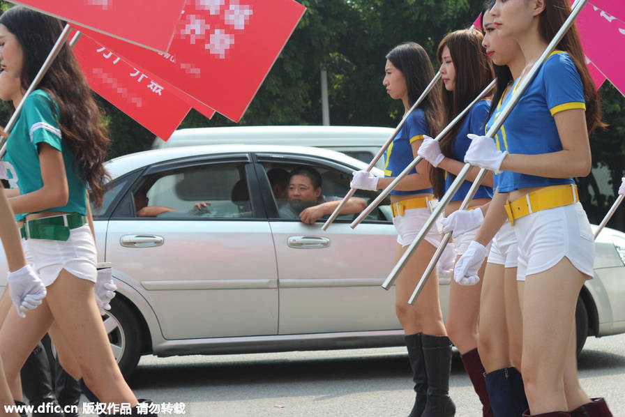 东莞招聘秀：女模组“美女方阵”招人马