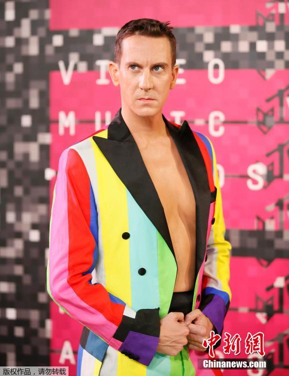 MTV音乐大奖颁奖礼举行 众星闪耀红毯