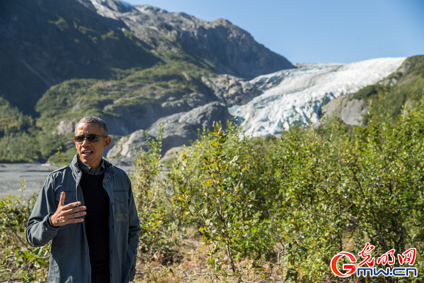 奥巴马抵达阿拉斯加录制真人秀 跋山涉水挑战荒野求生