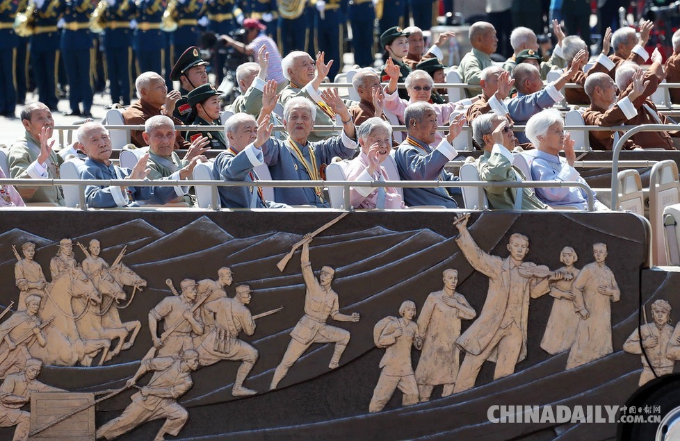中国日报记者镜头里的九三阅兵
