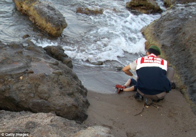叙利亚3岁小难民偷渡遇险 伏尸土耳其海滩