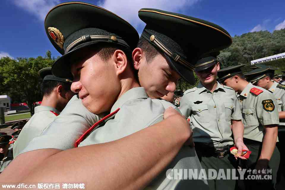 广东深圳：百名“南粤特种兵”退役