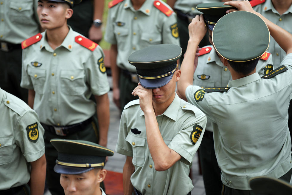 各地武警举行老兵退伍仪式