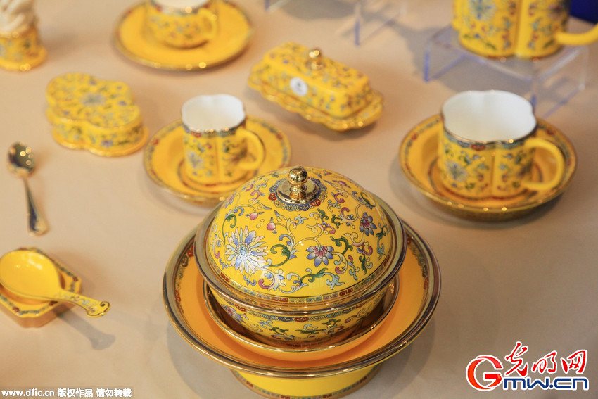 <BR>APEC峰会国宴餐具惊艳亮相南京城市文化客厅<BR>