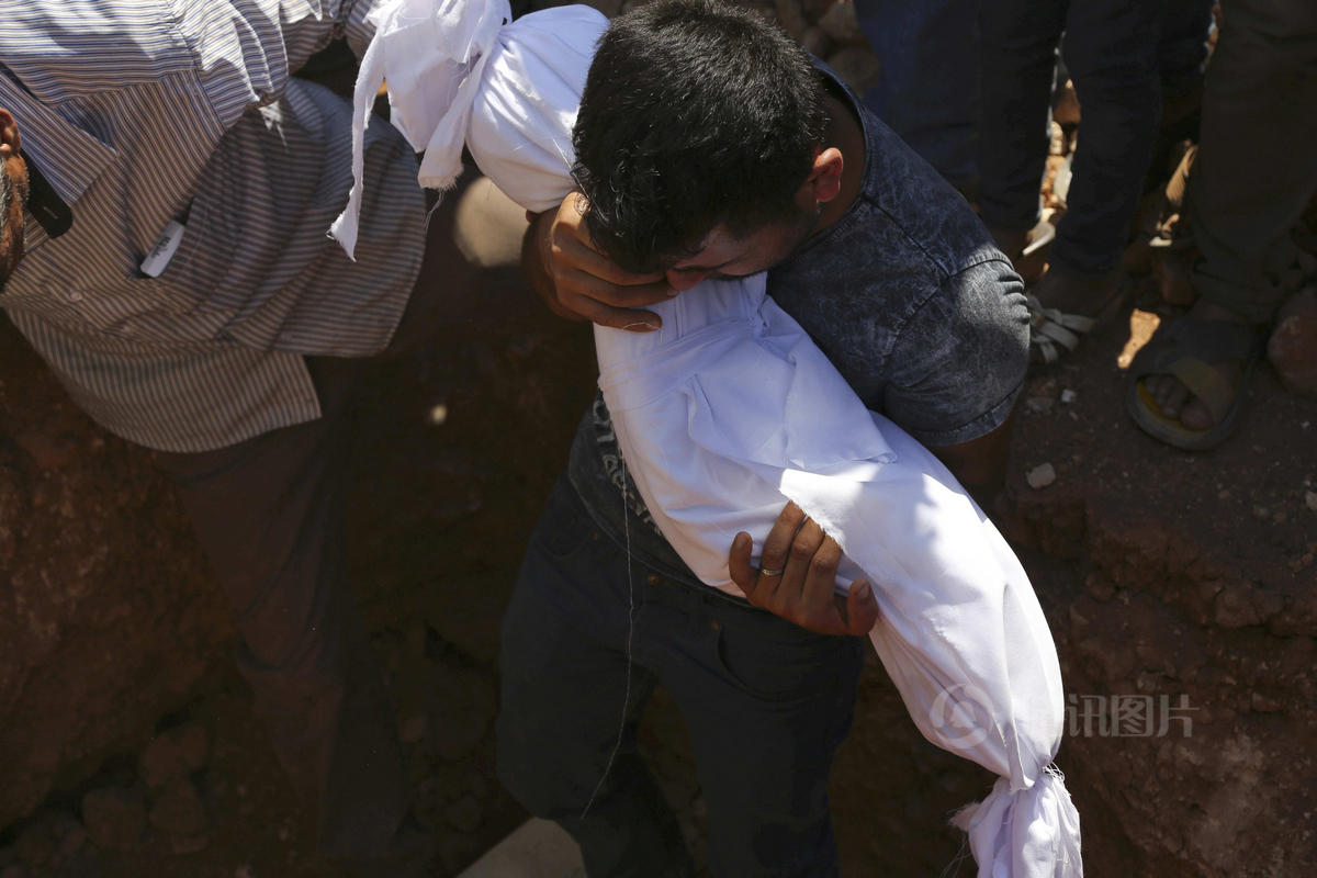 叙利亚偷渡溺亡男童被带回国下葬