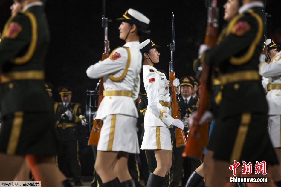 俄罗斯国际军乐节彩排 中国仪仗队女兵亮相