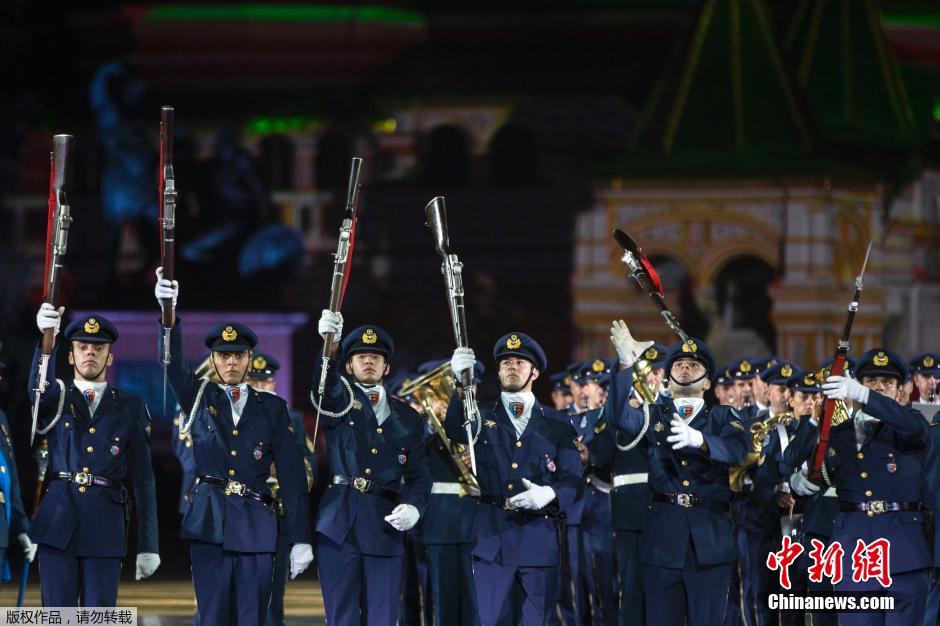 俄罗斯国际军乐节彩排 中国仪仗队女兵亮相