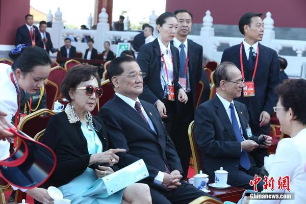 连战祖父铜像遭抹红漆