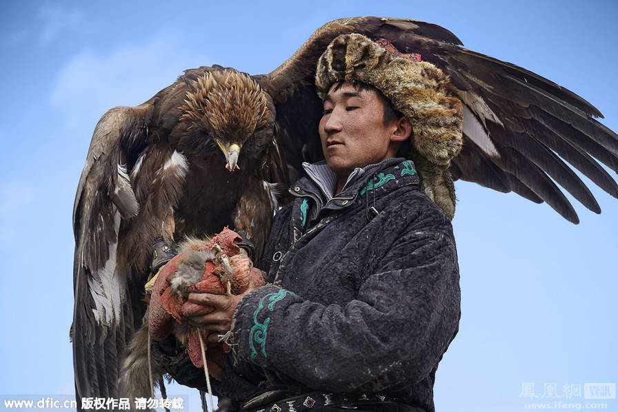蒙古：最后的70位训鹰师