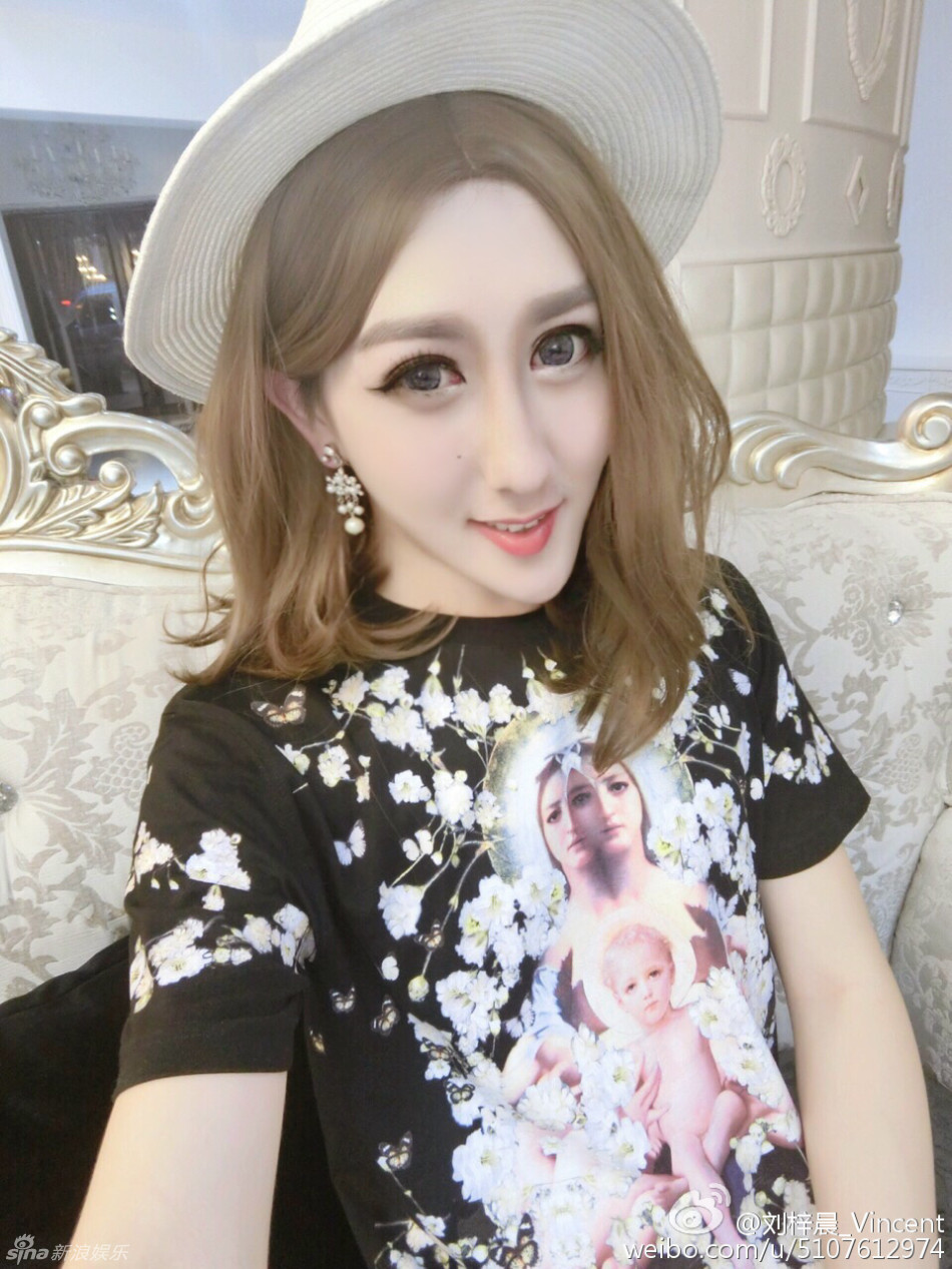 蛇精男穿女装太震撼自认比Angelababy美[1]- 中国日报网