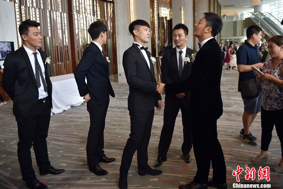 印小天北京办婚礼 朱雨辰曹云金伴郎团阵容豪华