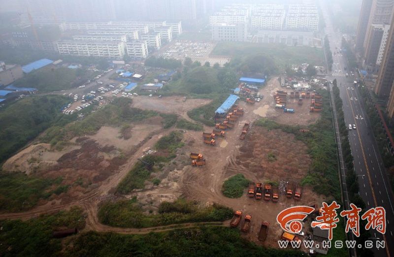 西安一汉代古墓群遭垃圾包围 回应将建成城市公园