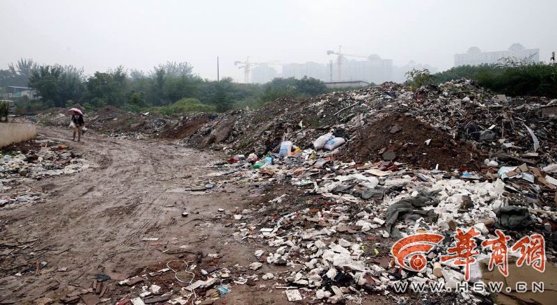 西安一汉代古墓群遭垃圾包围 回应将建成城市公园
