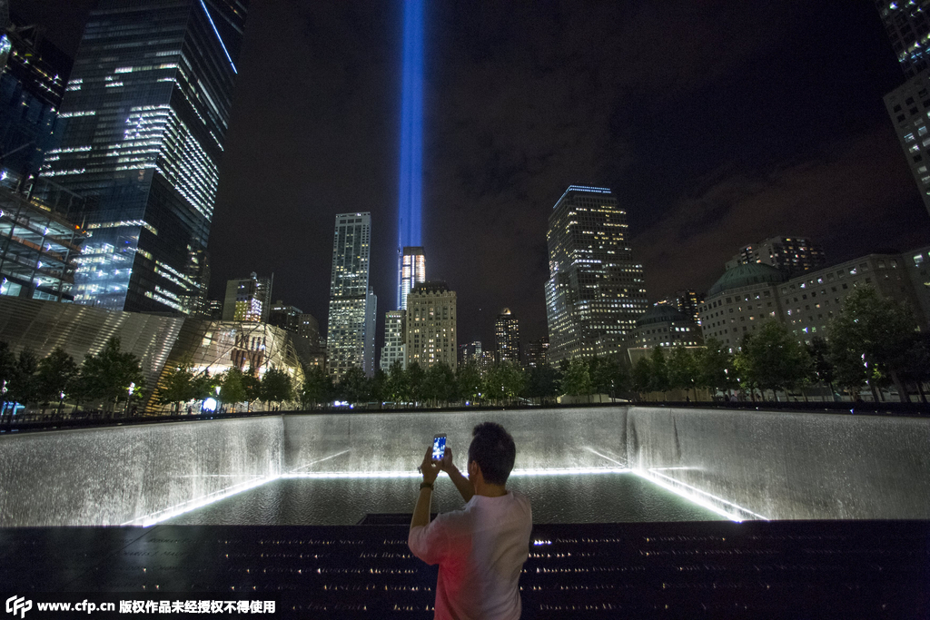 9·11恐袭14周年纪念日将至 纪念之光照亮纽约夜空