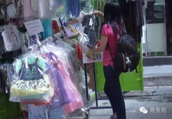 千亿媳妇郭晶晶的真实生活：戴5毛发圈买20元地摊货