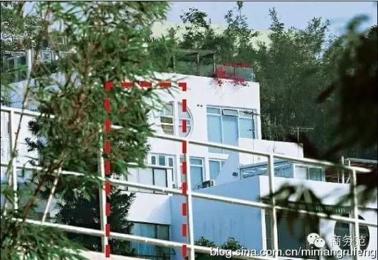 千亿媳妇郭晶晶的真实生活：戴5毛发圈买20元地摊货