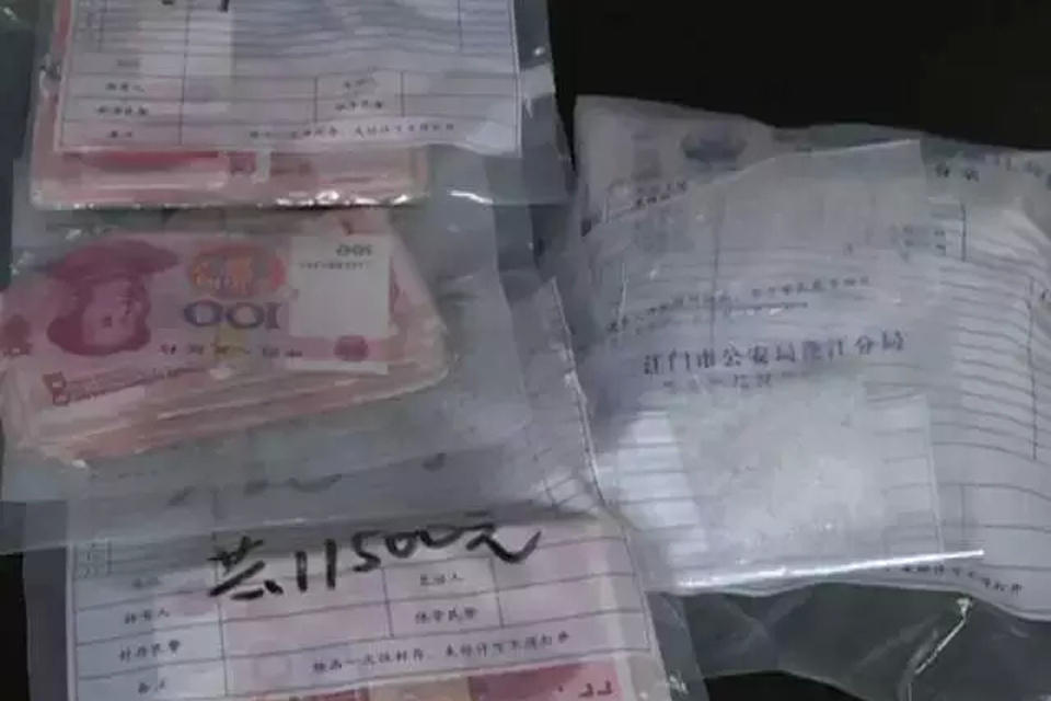 “绝命毒医”诊所藏毒 白天看牙晚上贩毒