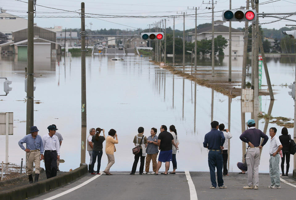 “50年一遇”暴雨引发洪灾 日本80万人被疏散