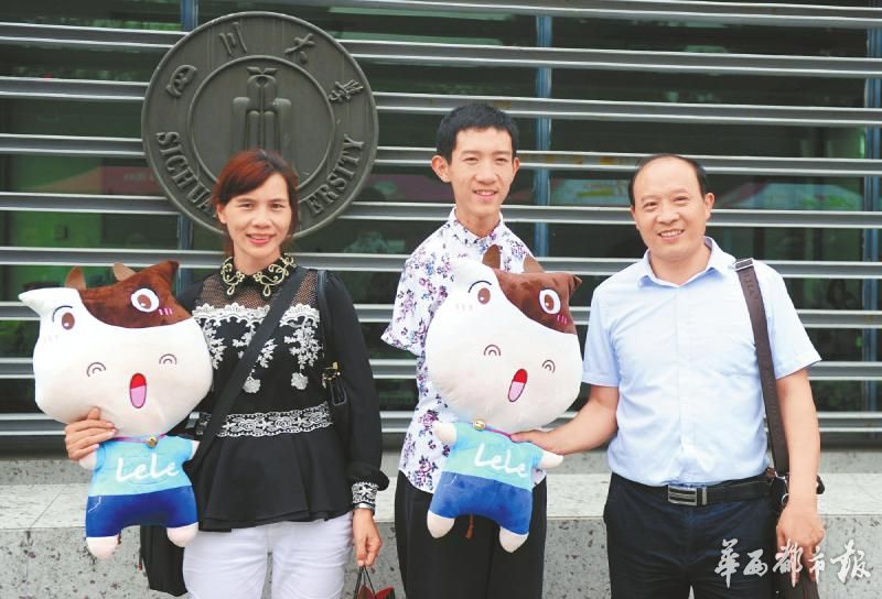 无臂考生彭超上大学 定制床和桌椅