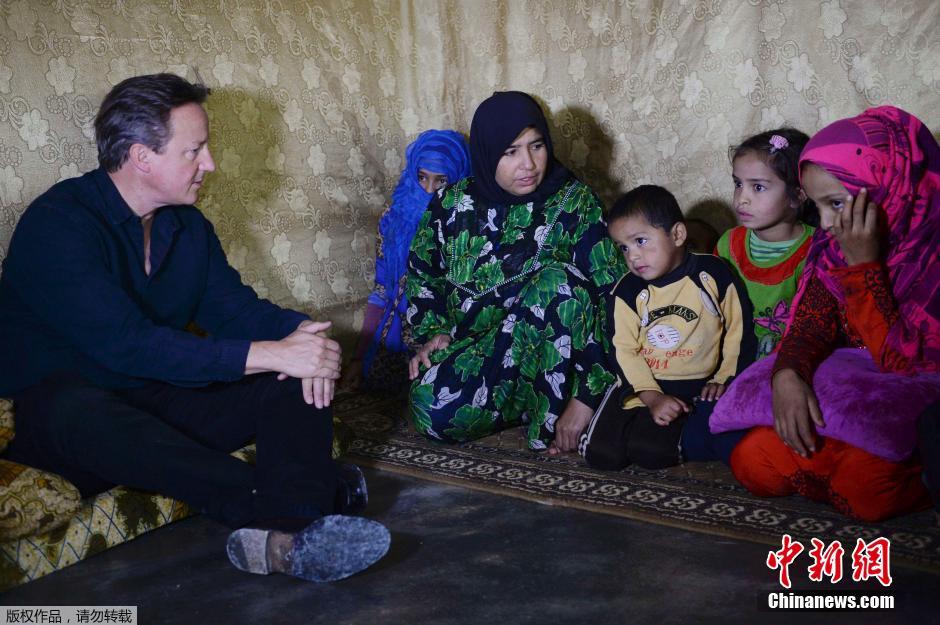英首相卡梅伦前往黎巴嫩 慰问当地叙利亚难民