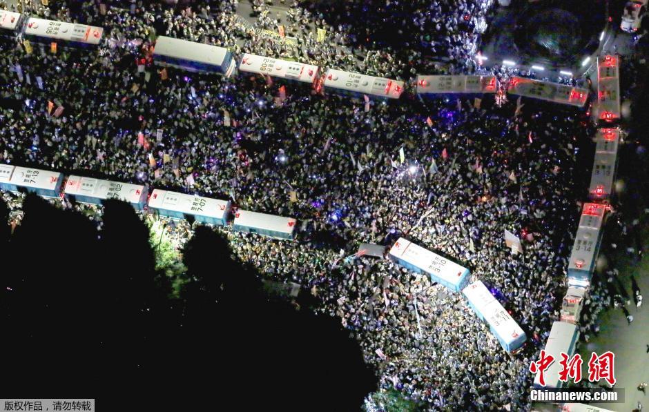 日本上万民众议会外示威 抗议安全法案