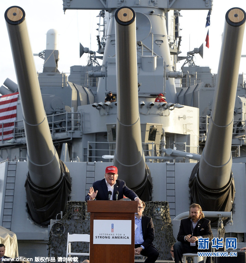 美国总统候选人特朗普登上美军战舰举行竞选集会(高清)