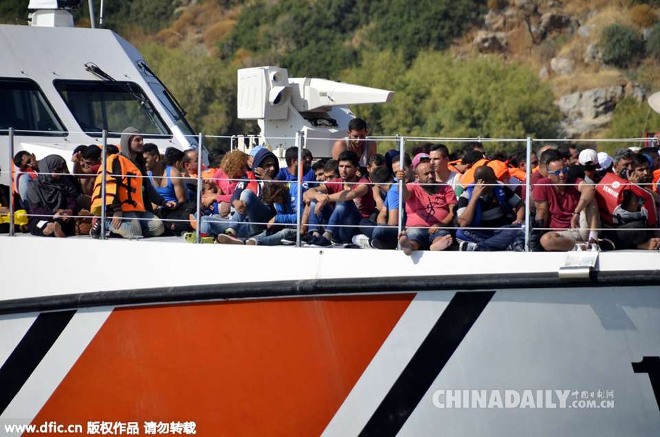 载230多名难民木船在爱琴海倾覆 22人遇难