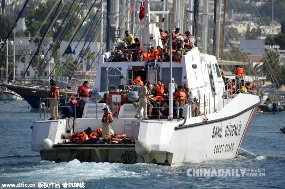 载230多名难民木船在爱琴海倾覆 22人遇难