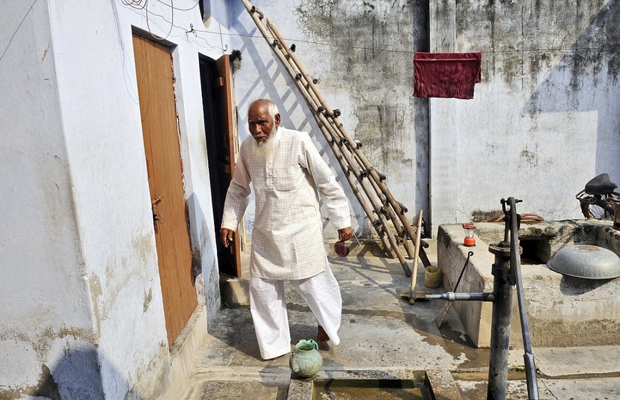 印度80岁老人为悼亡妻建缩小版泰姬陵