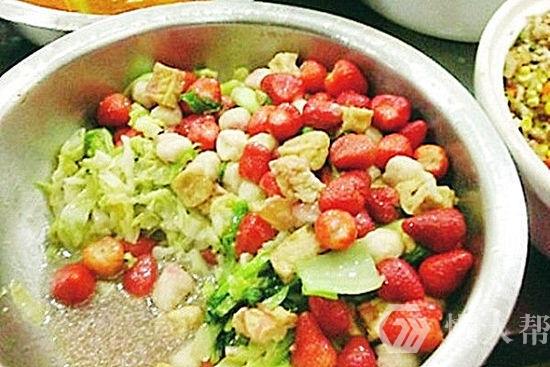 冰镇麻辣烫很黑暗？弱爆！高校食堂神级黑暗料理大盘点[图集]