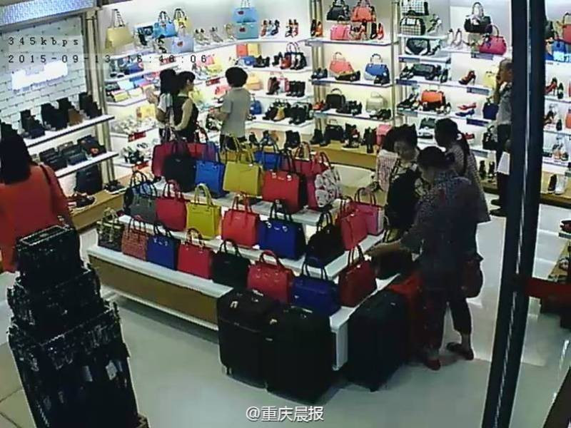 重庆四位老人组团偷皮包 手法娴熟分工细