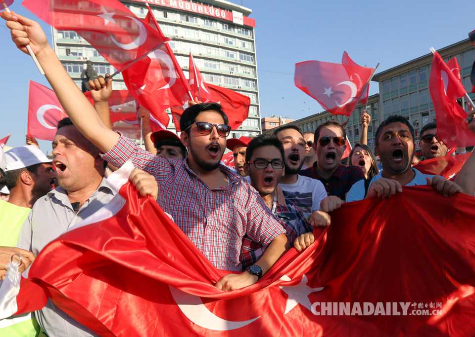 土耳其上万民众示威 抗议恐怖主义