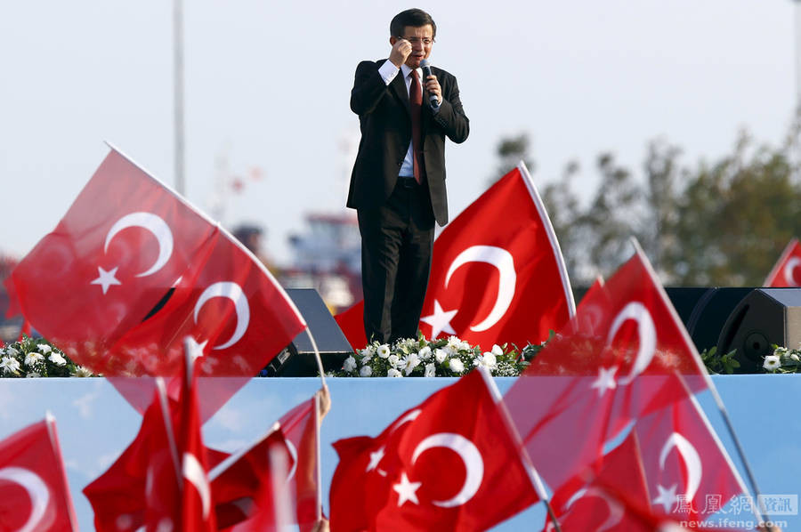 土耳其万人反恐集会场面