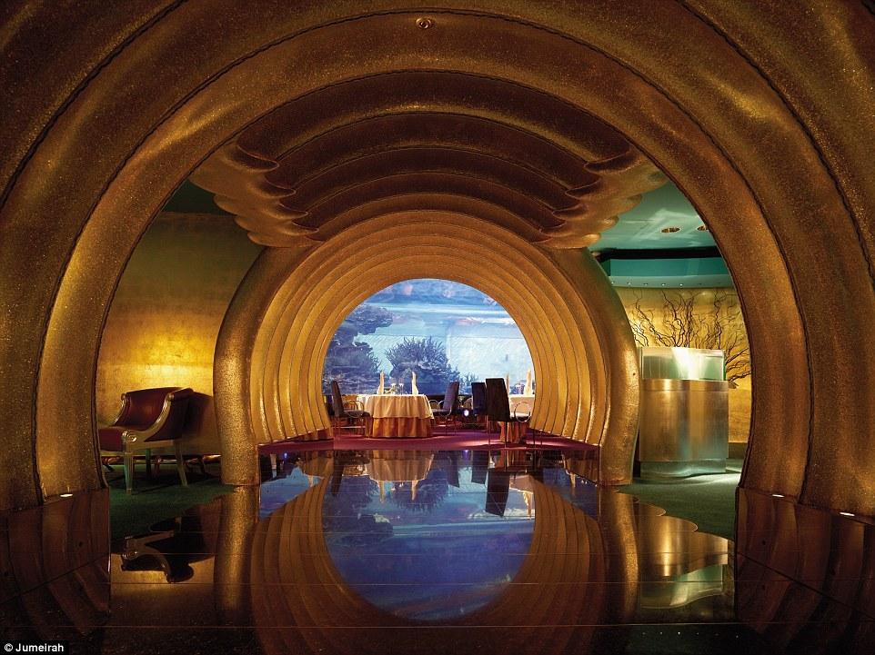 在迪拜七星级酒店住一晚是怎样的体验？