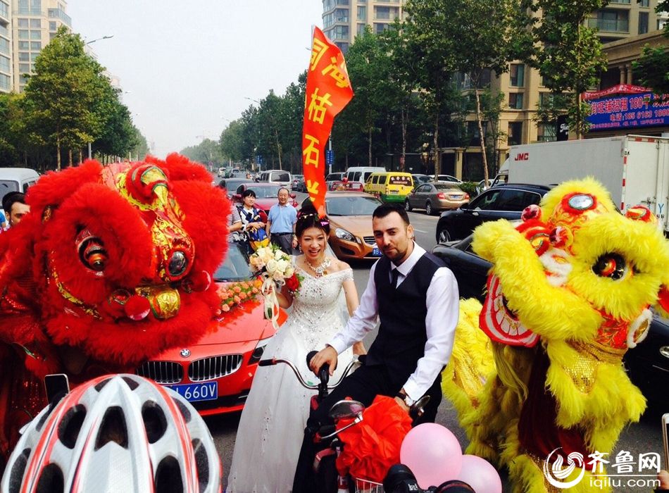 加拿大男子88辆自行车迎娶中国姑娘