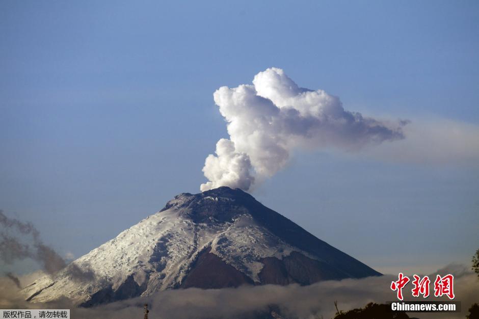 厄瓜多尔科多帕希火山喷发 大量火山灰直冲云霄