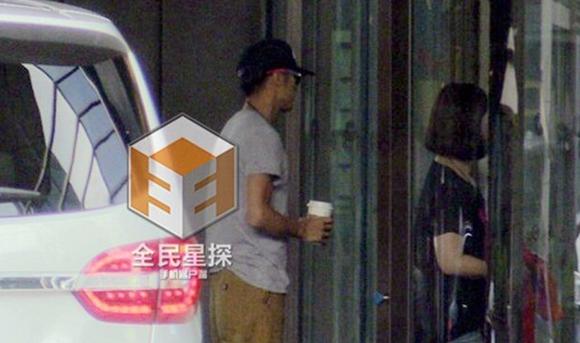 谢霆锋庆35岁生日 众人面前献吻王菲