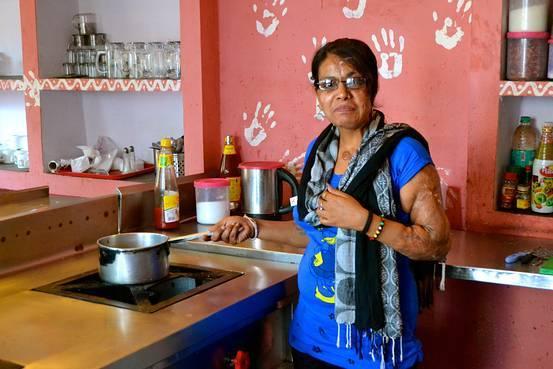 印度被泼硫酸毁容女孩的咖啡厅