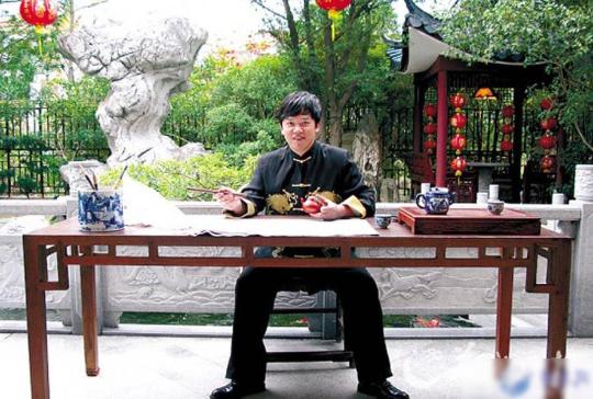 广东名嘴陈维聪涉古董诈骗2亿 揭其过往奢侈生活