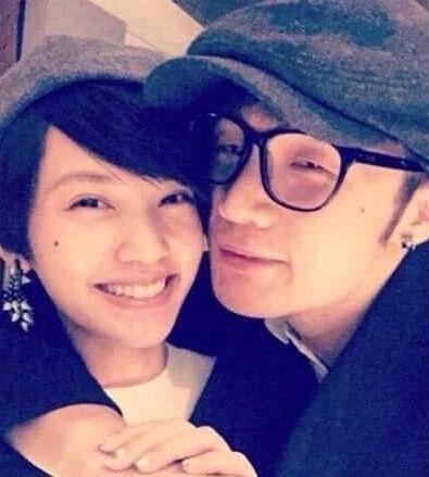 李荣浩首度承认与杨丞琳恋情 否认已领结婚证