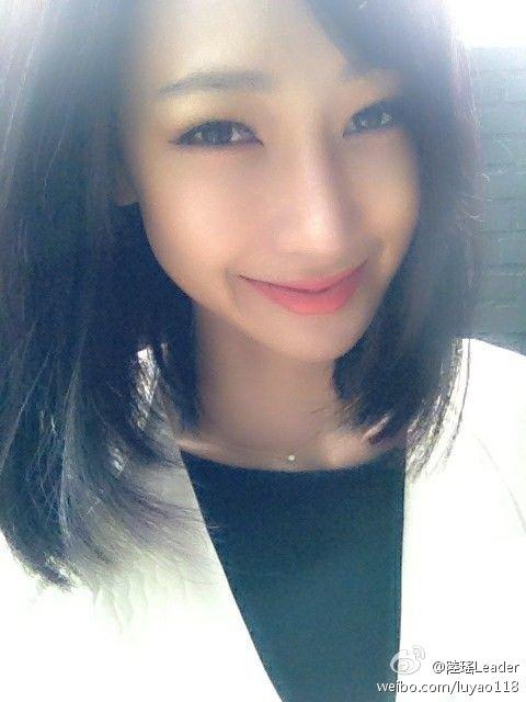 李荣浩首度承认与杨丞琳恋情 否认已领结婚证