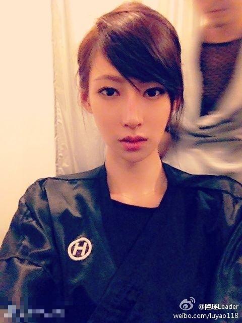 李荣浩首度承认与杨丞琳恋情 否认已领结婚证