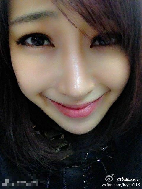 李荣浩首度承认与杨丞琳恋情 否认已领结婚证