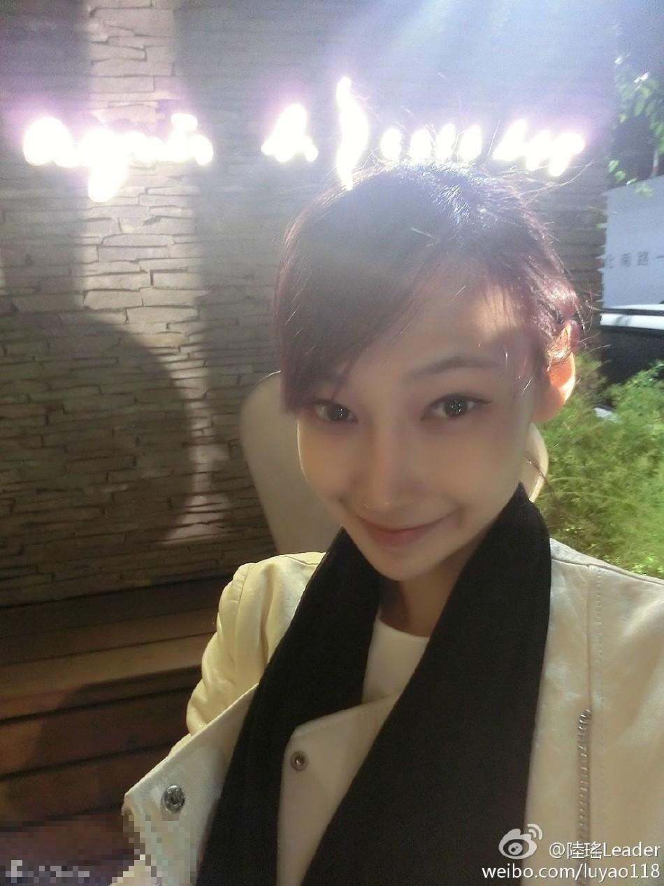 李荣浩首度承认与杨丞琳恋情 否认已领结婚证