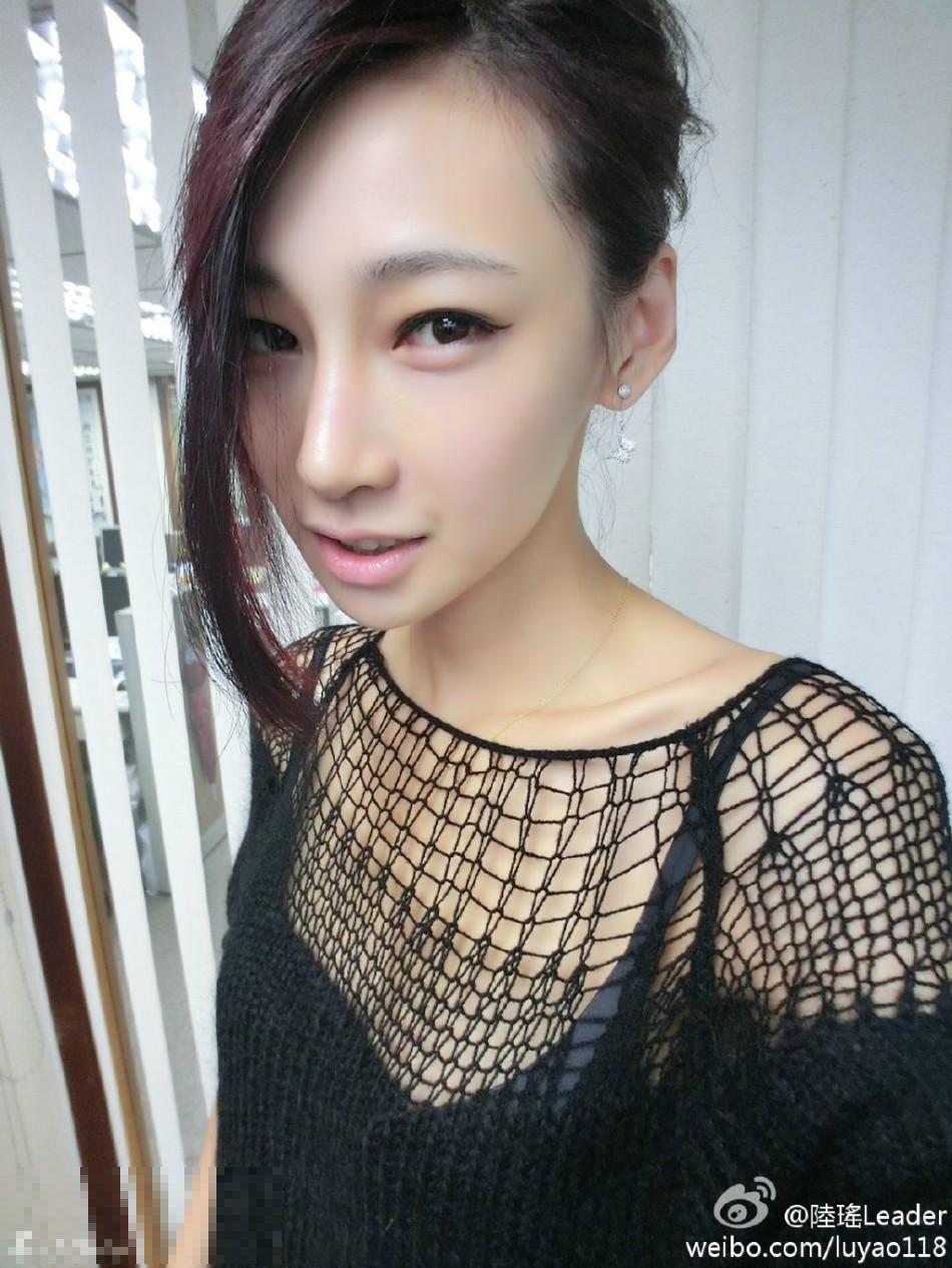 李荣浩首度承认与杨丞琳恋情 否认已领结婚证